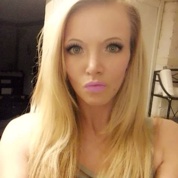 Meet your Posher, Ashley - Picture 7 of 16